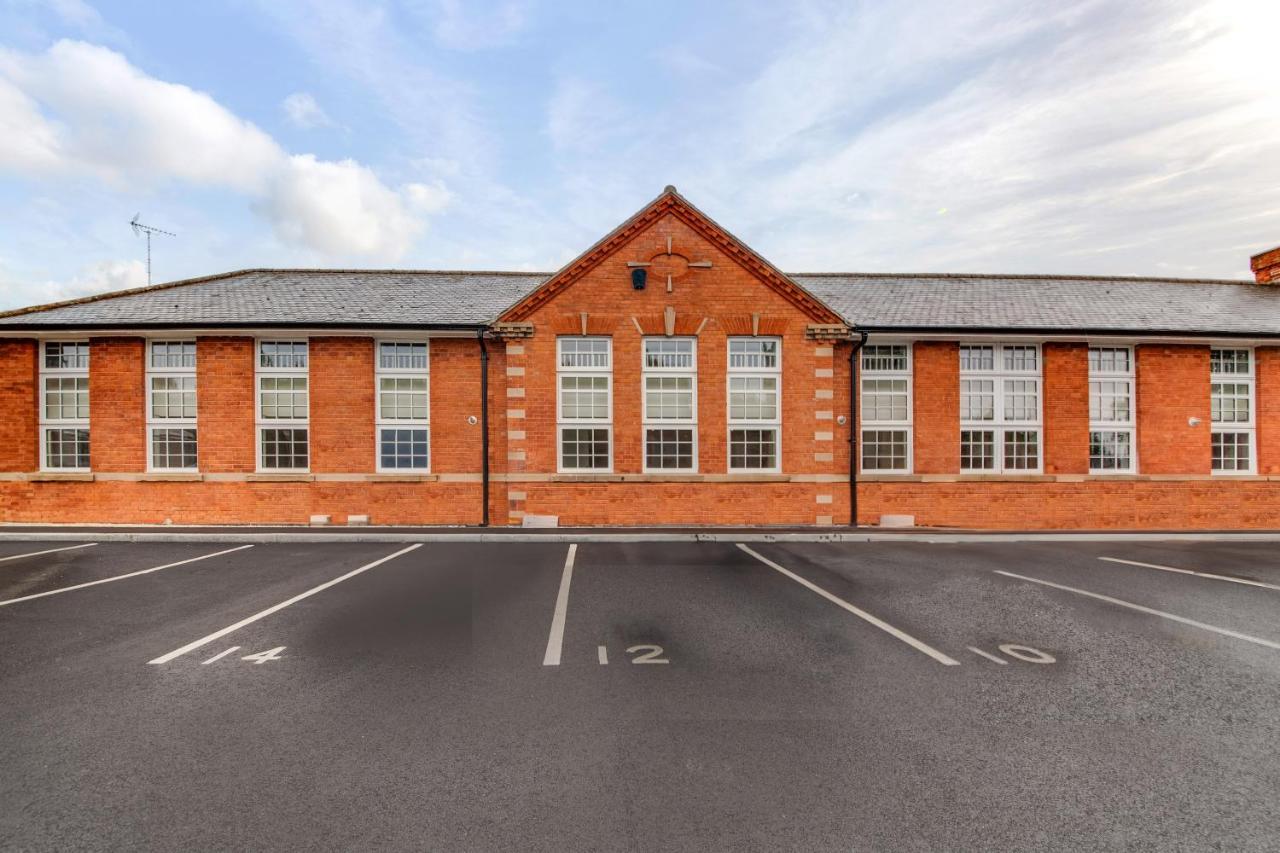 Stylish & Contemporary 2-Bed Townhouse - Parking - Wi-Fi - Netflix Apartment Worksop Exterior photo