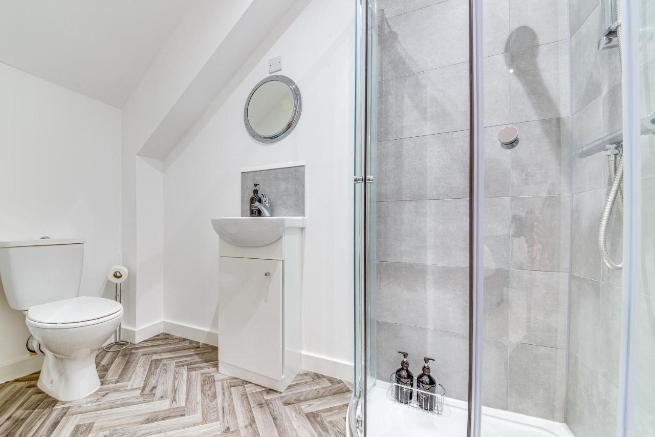 Stylish & Contemporary 2-Bed Townhouse - Parking - Wi-Fi - Netflix Apartment Worksop Exterior photo