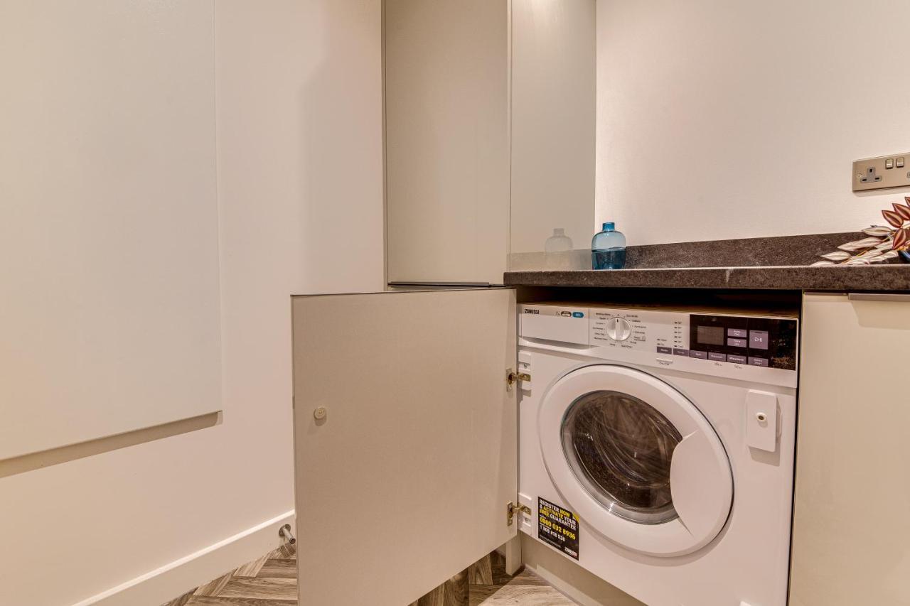Stylish & Contemporary 2-Bed Townhouse - Parking - Wi-Fi - Netflix Apartment Worksop Exterior photo