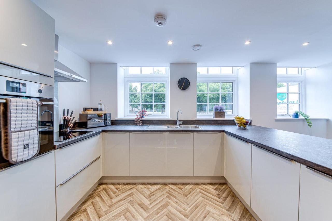 Stylish & Contemporary 2-Bed Townhouse - Parking - Wi-Fi - Netflix Apartment Worksop Exterior photo