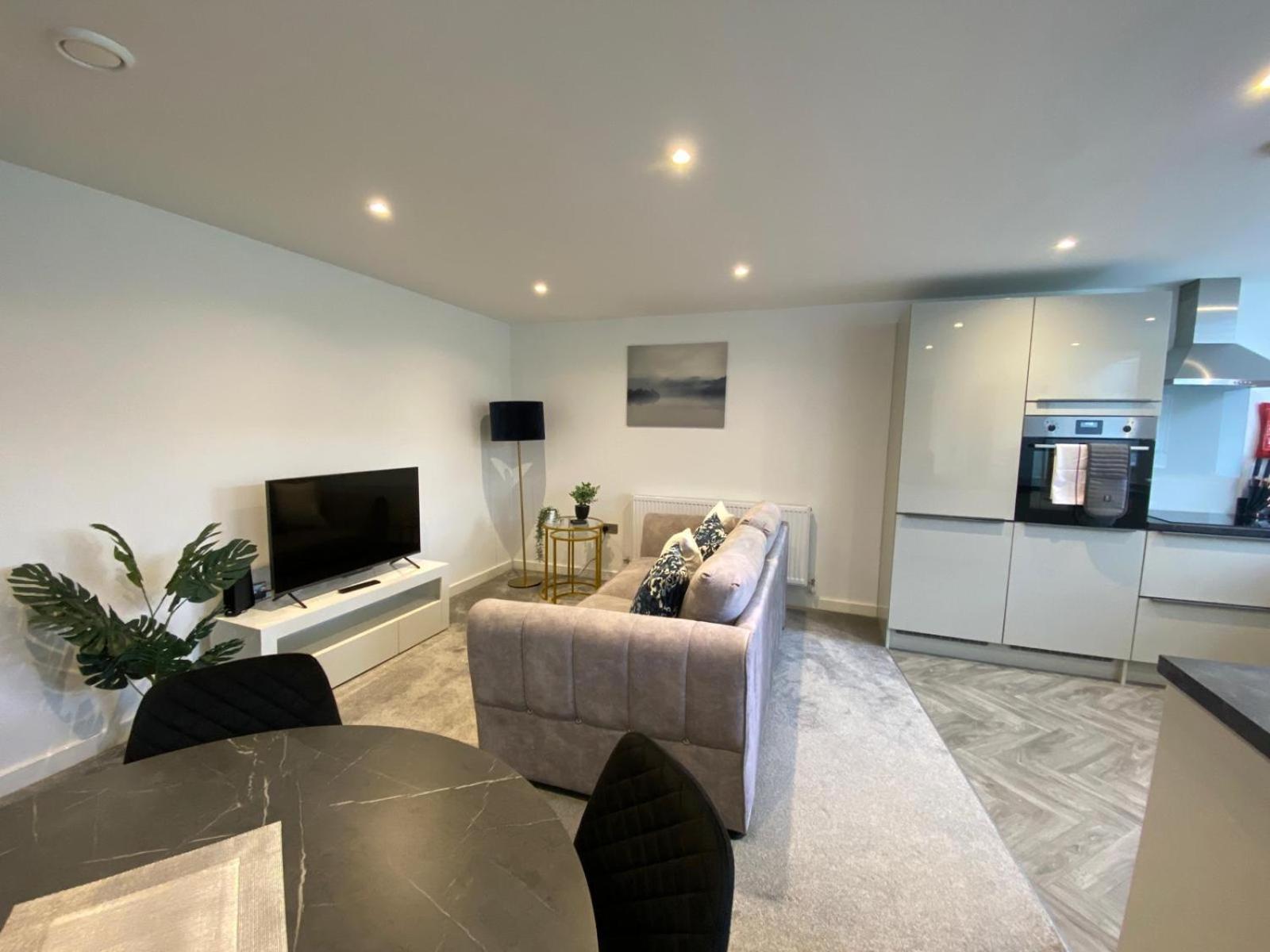 Stylish & Contemporary 2-Bed Townhouse - Parking - Wi-Fi - Netflix Apartment Worksop Exterior photo